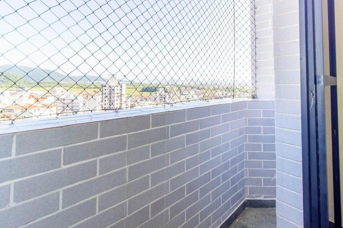 Apto em condomínio com piscina, a menos de 5 minutos da Praia das Astúrias! Guarujá Exterior foto